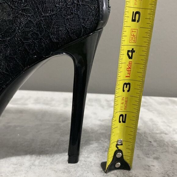 Guess Black Lace Mesh Gorgeous Ankle Boots/Booties Peep Toe Size 7.5 - Picture 16 of 16